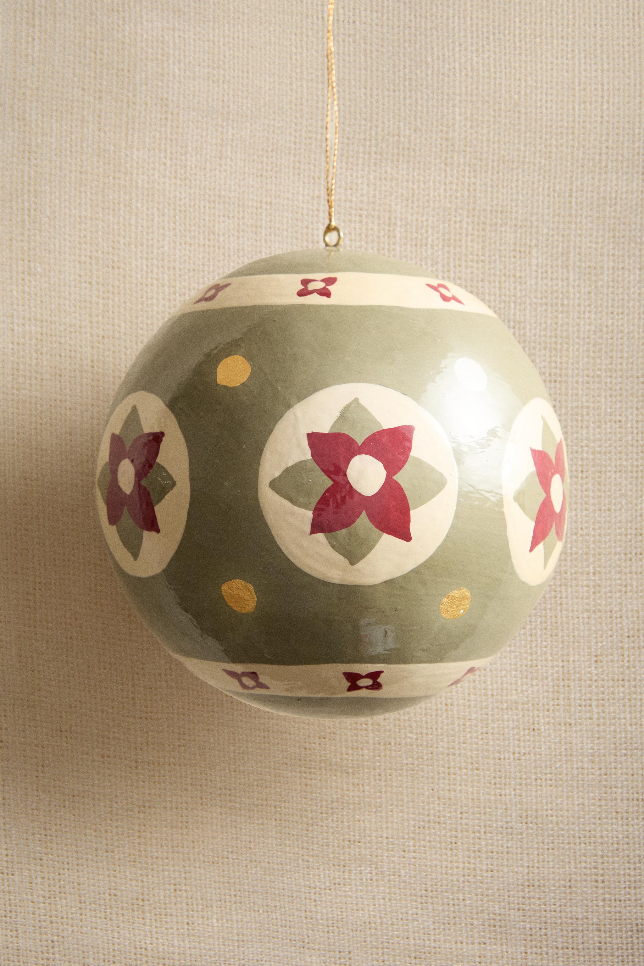 CHRISTMAS TREE ORNAMENT PAPER STAR BALL